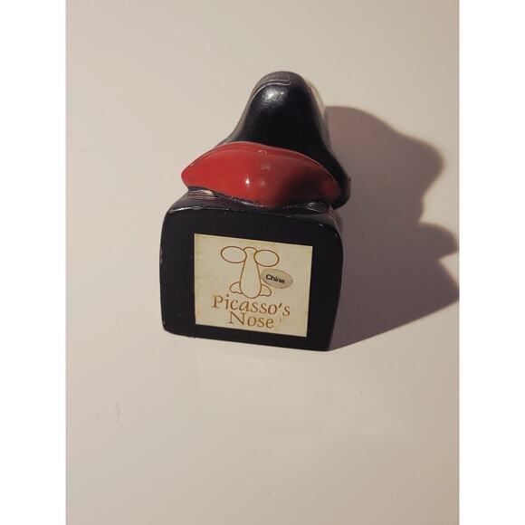 Picasso's Nose & Lip Eyeglass Holder Figurine 4.25" Whimsical Art Gray Red - Picture 10 of 10